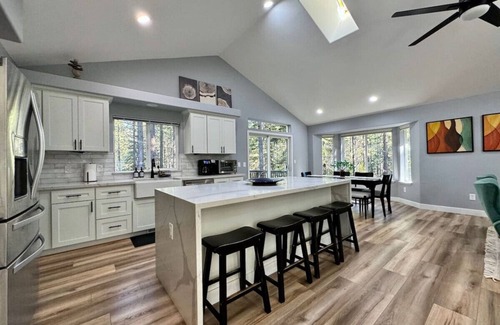 Pioneer Trail House | Remodeled Convenient Tahoe Retreat