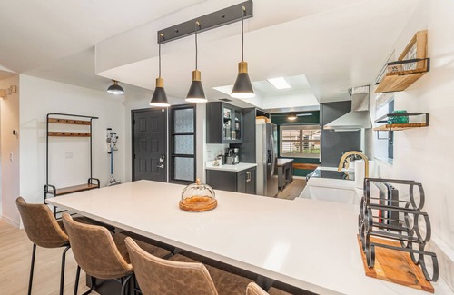 Lake Terrace House | Remodeled Downtown Orlando Oasis! Remodeled Home! Close to Disney, Universal!