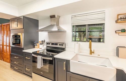 Lake Terrace House | Remodeled Downtown Orlando Oasis! Remodeled Home! Close to Disney, Universal!