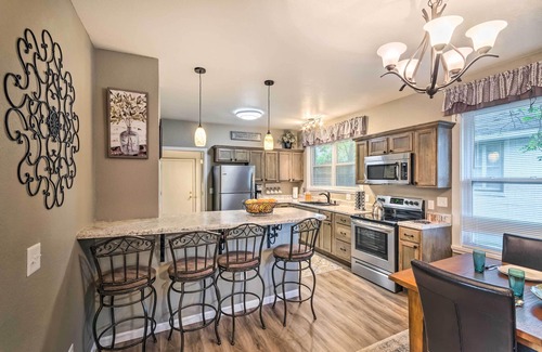 Hot Springs House | Remodeled Dtwn Hot Springs Home w/Porch!