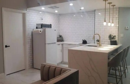 Florida Center Apartment | Remodeled family-sized apartment close to restaurants and theme parks.