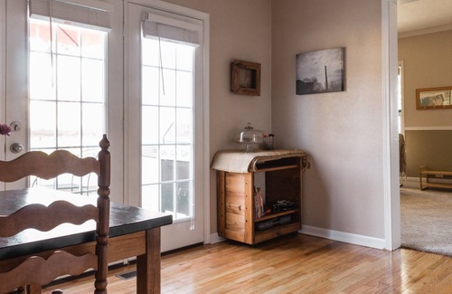 Union City House | Remodeled Historic Home with all the amenities in Charming Downtown Union City