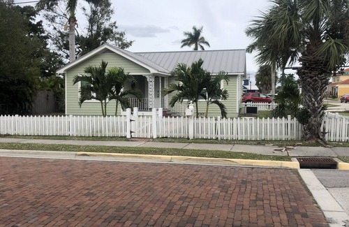 Punta Gorda Cottage | Remodeled historic downtown Punta Gorda, FL charming cottage