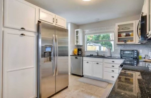 Casselberry House | Remodeled Home in the Orlando area w/Fire Pit! Close to Universal and Disney!