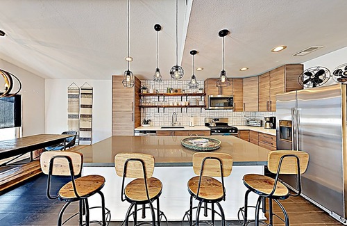 Clairemont House | Remodeled Home Private Yard, Pool Hot Tub & Covered Patio Near Beaches!