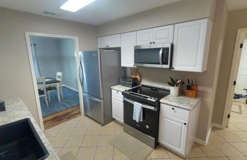 Whitemarsh Island House | Remodeled Island Home between Savannah & Tybee