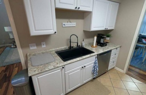 Whitemarsh Island House | Remodeled Island Home between Savannah & Tybee