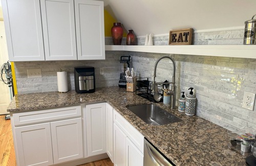 Stratford Apartment | Remodeled Lux Apartment