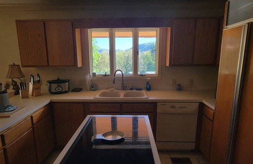 Nimitz House | Remodeled mountain home, theater room, minutes from Bluestone and Pipestem Parks
