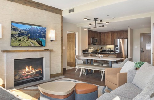 Avon Condo | Remodeled! Resort & Spa, Ski in/out, HOT TUB, Ski Valet, Health Club, Mtn Views