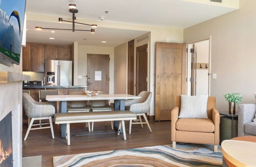 Avon Condo | Remodeled! Resort & Spa, Ski in/out, HOT TUB, Ski Valet, Health Club, Mtn Views