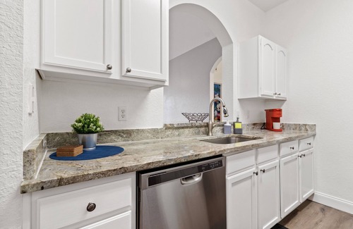 Windsor Hills Condo | Remodeled~Windsor Hills~2.5 Miles from Disney World Main Entrance