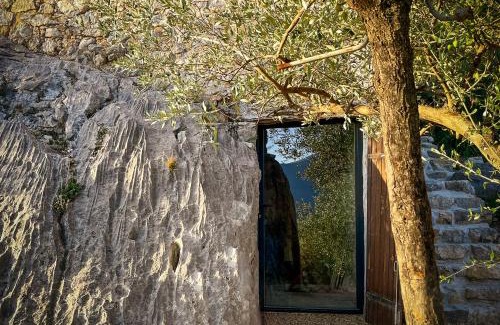 Buis-les-Baronnies Ski Chalet | Remote cottage with valley views