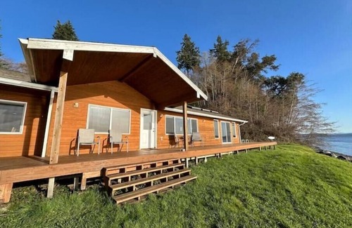 Anderson Island House | Remote Island, Private Beachfront Getaway, High Speed Internet, Pet-Friendly