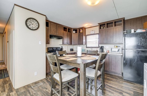 Girvin House | Remote Texas Group Retreat w/Free WiFi!
