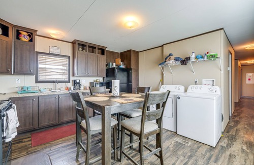 Girvin House | Remote Texas Group Retreat w/Free WiFi!