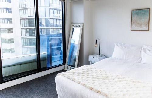 Cremorne Apartment | Remy, Yarra River walk to MCG