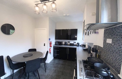 Renfrew Apartment | Renfrew Apartment Near Glasgow Airport