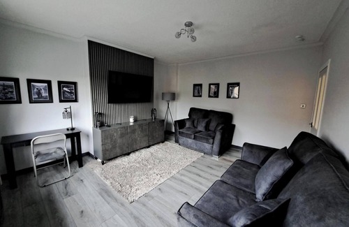 Renfrew Apartment | Renfrew Apartment Near Glasgow Airport