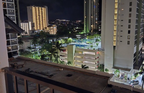 Waikiki Condo | Rennovated boutique 1-bedroom condo in Waikiki! WiFi, AC, Sauna Free Parking