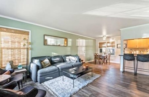 Old Southwest House | Reno Roost a welcoming private home with yard in Old SW Reno