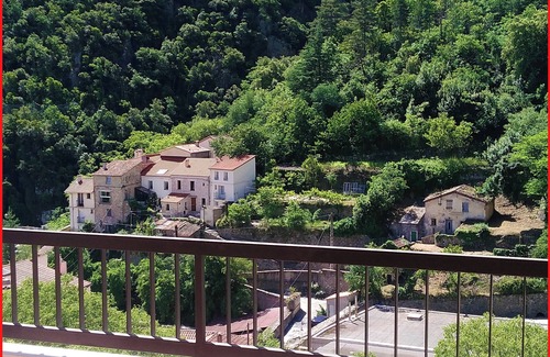 Amelie-les-Bains-Palalda Apartment | Renovated south-facing studio + Parking