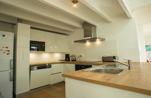 Penvenan Villa | Renovated 110 m2 house with landscaped garden. Port Blanc beach nearby.