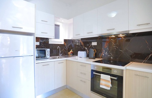 Kassiopi Apartment | Renovated 2-Bed Gem in Kassiopi's Vibrant Tourist Village, WiFi, Terrace