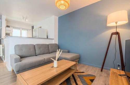 Saint-Maurice Pellevoisin Apartment | Renovated 2-bedroom duplex near metro.