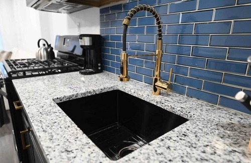 Ansonia Apartment | Renovated 2 bedroom entire apartment w/parking