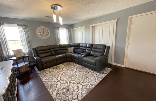 Monroe Apartment | Renovated 2 Bedroom with King Bed, Pets Welcome, Washer & Dryer