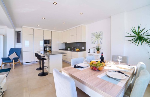 Cavacos Apartment | Renovated 2BR Seafront Apt – Quarteira