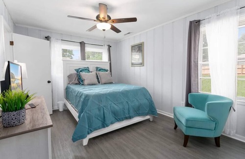 Decatur House | Renovated 3 bedroom home with all new furniture