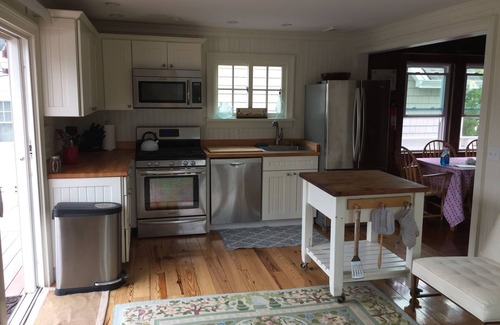 Normandy Beach Cottage | Renovated 3B/1 Bathroom Beach Cottage in Normandy Beach