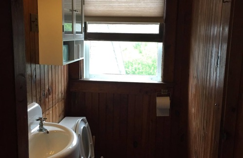 Normandy Beach Cottage | Renovated 3B/1 Bathroom Beach Cottage in Normandy Beach