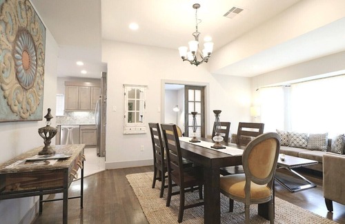 Houston House | Renovated 4 Bedroom, 3 Bath Private Home Fully-furnished near MDA, TMC, Galleria
