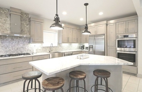 Houston House | Renovated 4 Bedroom, 3 Bath Private Home Fully-furnished near MDA, TMC, Galleria