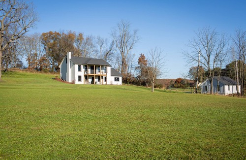 Sarver House | Renovated 4-bedroom Farmhouse