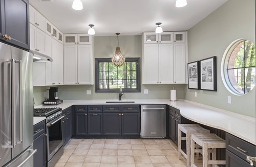 Malakoff House | Renovated and Sleeps 10! Close to Cedar Creek Lake, Golf and Wedding Venues