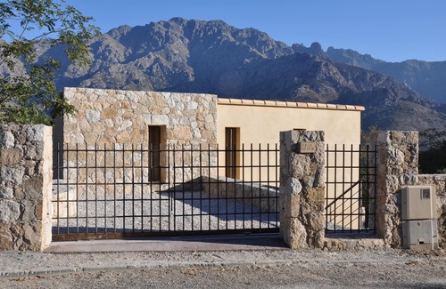 Lunghignano House | RENOVATED BERGERIE CLIMATISEE PANORAMIC VIEW POOL HEATED BEACHES A 12MN