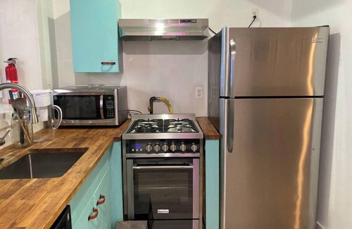 Near Northeast Apartment | Renovated Boutique Studio in DC/Free Street Parking