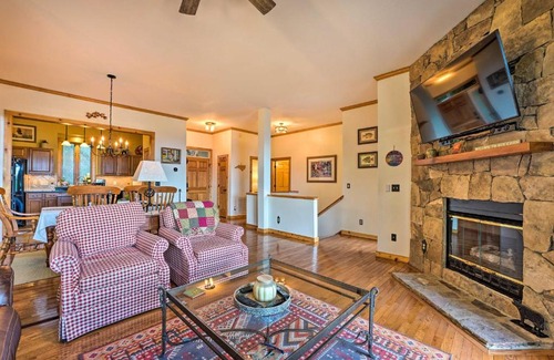 Mountain Air Apartment | Renovated Burnsville Condo in Gated Community