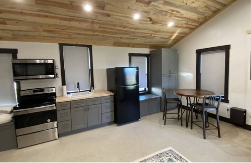 Burlington Cabin | Renovated Cabin between Yellowstone and Big Horn Mountains