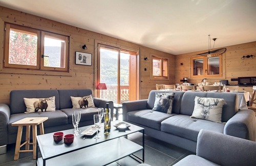 Les Allues Ski Chalet | Renovated chalet with jacuzzi, fireplace and terrace in Méribel