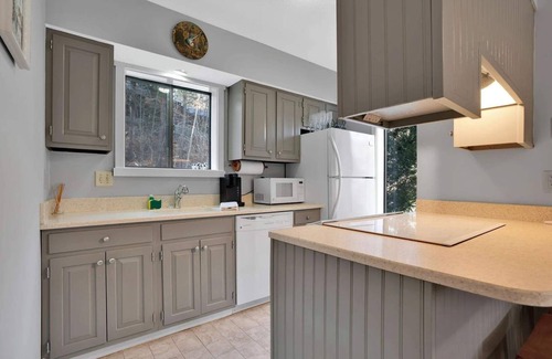 Quechee Condo | Renovated Condo, Heart of Quechee | Mill Run 3E