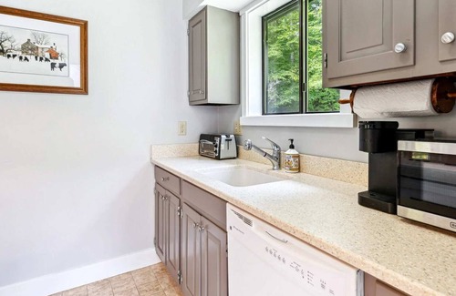 Quechee Condo | Renovated Condo, Heart of Quechee | Mill Run 3E