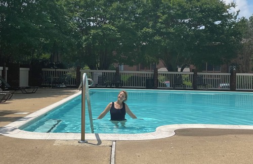 Richmond Condo | Renovated Condo with Pool, Park and Peaceful Setting