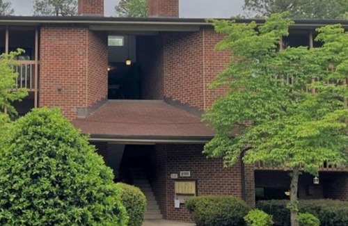 Richmond Condo | Renovated Condo with Pool, Park and Peaceful Setting