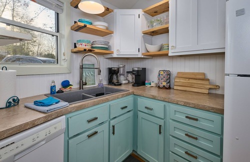 Byrdstown Cottage | Renovated Cottage! Overlooks Dale Hollow!