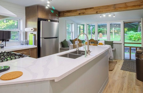 Scugog Cottage | Renovated Cottage with Sauna, Unlimited WiFi, nearby access to Lake Scugog!